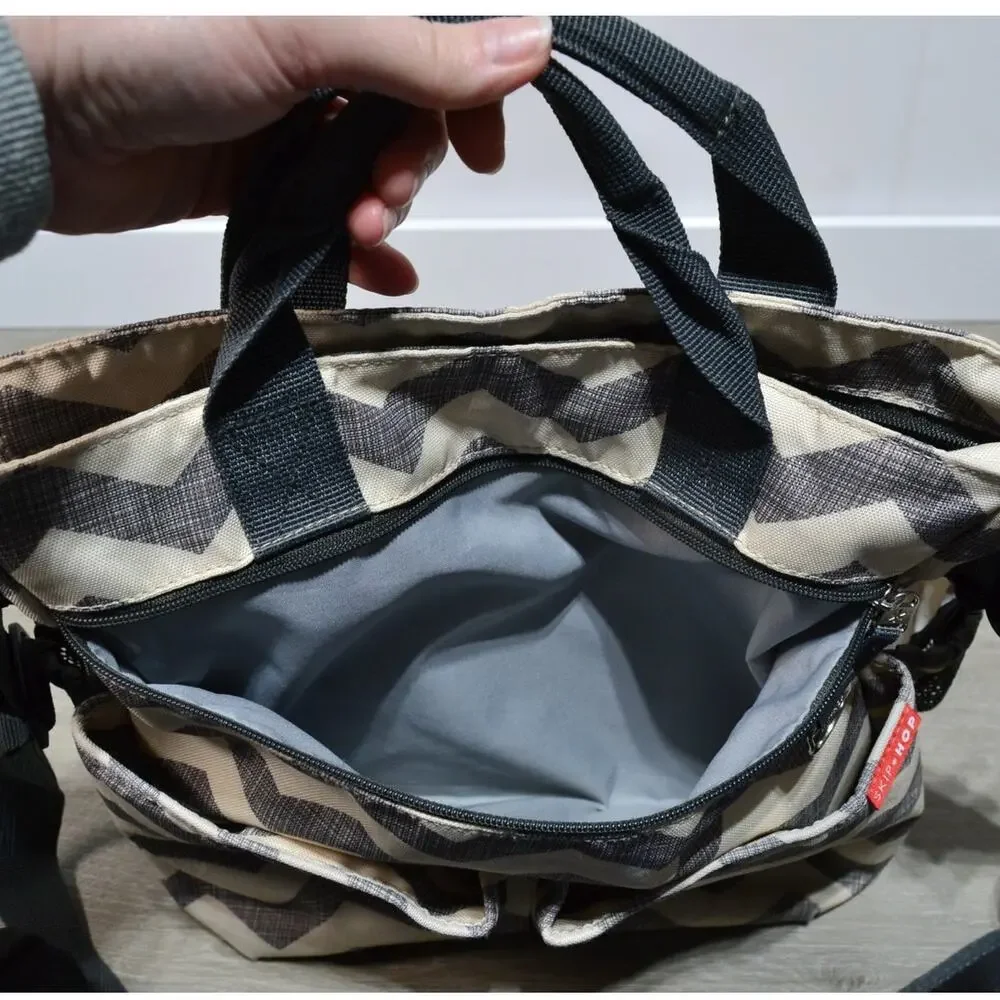 Skip Hop Dash Messenger Diaper Bag in Chevron Gray & Cream